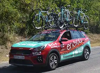 Een ploegauto bij de Ronde van de Ardèche, 2023