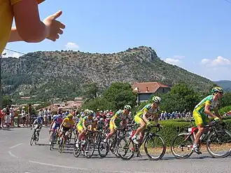 De Phonak-ploeg op kop van het peloton tijdens de 13e etappe