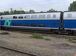 TGV Duplex. De verbinding tussen de rijtuigen voor passagiers loopt over de bovenverdieping.