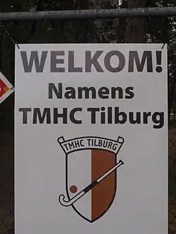 Logo bij de ingang (2011)