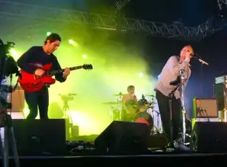 The Sunshine Underground spelen op het Solidays Festival in Frankrijk