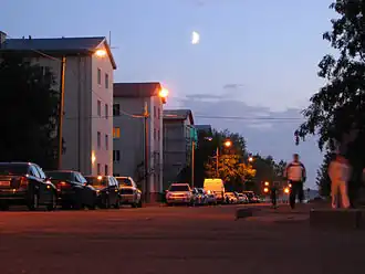 De voor Pelguranna karakteristieke flats van vier verdiepingen hoog