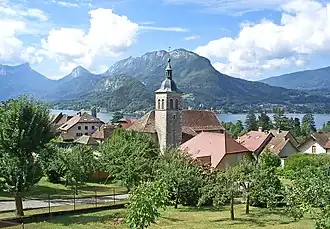 Église Saint-Maurice de Talloires met het Lac d'Annecy