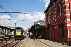 stationsgebouw en spoor 1