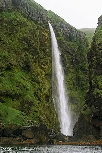 Waterval op het eiland