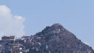 Castello di Monte Tauro. Zicht vanuit Taormina