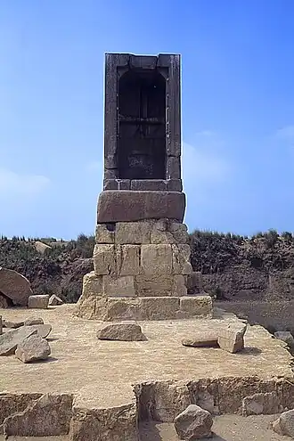 schrijn in opdracht van Apriës