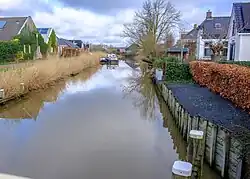 Het Damsterdiep in Ten Post gezien vanaf de brug naar het noorden