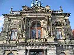 Engelen gevel Teylers Museum (ca. 1878-1884), Haarlem
