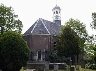 Thamerkerk met kerkhof