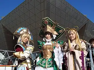 Uitbundig verklede cosplayers bij Comiket 69, eind december 2005
