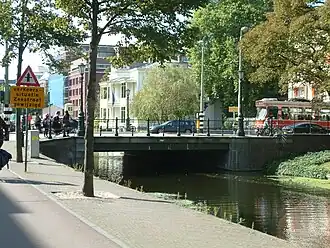 Mauritskade en de Willemsparkbrug bij de Alexanderstraat
