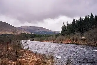 De Beinn Udlaidh met de rivier op de voorgrond