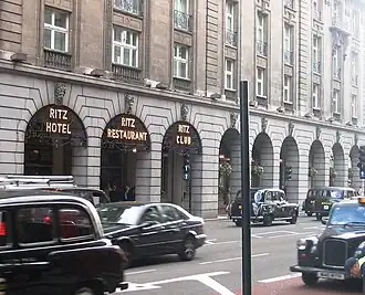Het Ritz-hotel aan de Piccadilly.