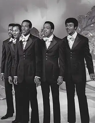 V.l.n.r. Otis Williams, Melvin Franklin, Eddie Kendricks, Paul Williams, Dennis Edwards