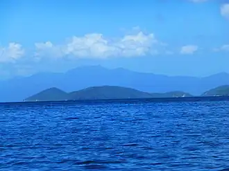 Chacachacare, met op de achtergrond schiereiland Paria