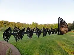 Toegangspoort slottuin Rijs door Ids Willemsma