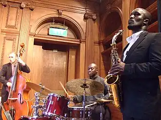 Tony Kofi Quartet met Winston Clifford achter de drums