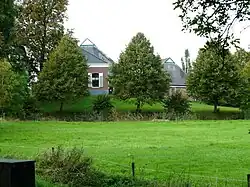 Afgegraven stuk aan de noordzijde van de wierde voor de Hoogemaheerd