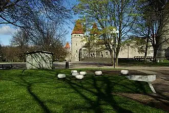 Tornide Väljak met stadsmuren