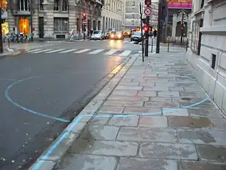 De locatie van de vesting uitgetekend op straat