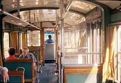 Het interieur van de tram