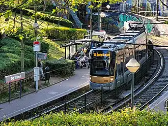 Een T3000 op lijn 35 aan de tramhalte De Wand