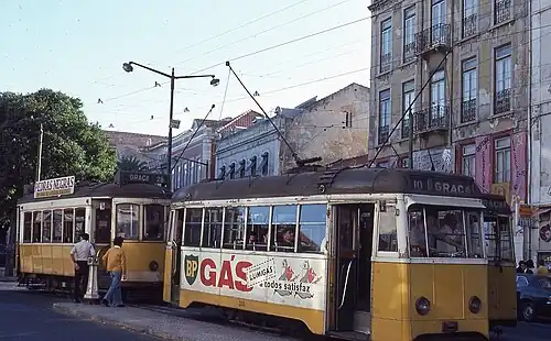 Tweeasser met nieuwe en oude wagenbak in 1977