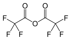 Structuurformule van trifluorazijnzuuranhydride
