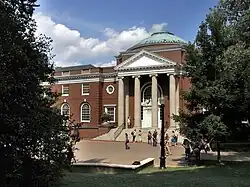 Verschillende bouwwerken op de campus van de Universiteit van Mary Washington (na 1908) zijn opgetrokken in Jeffersoniaanse architectuur.