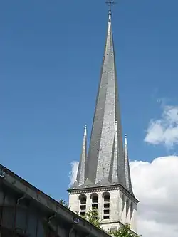 De gedraaide toren van de Saint-Rémy