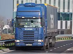 Scania 164L 480 V8 trekker met oplegger nabij Leiden