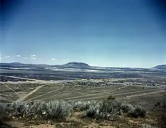 Overzicht van het Tule Lake War Relocation Center in 1942 of 1943.