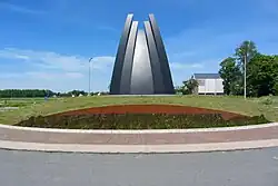 Tusken de diken rust de see in myn akkers