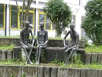 Drei Sitzende (1981), Tuttlingen