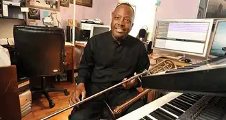 Tyrone in zijn thuisstudio - April 2016