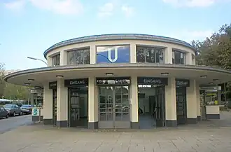 Toegangsgebouw van de hand van Alfred Grenander