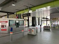 De stationshal bij de Meiereistraße.