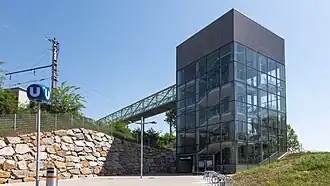 Het trappenhuis ten zuiden van de Donauländebahn.