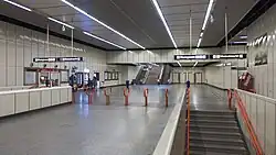 De westelijke verdeelhal.