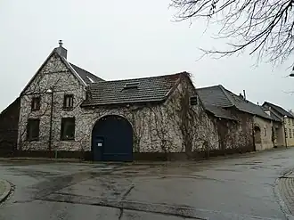 De monumentale hoeve waar de Leuf in gevestigd is