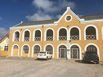 Vooraanzicht van het Centro Educativo Cristian (2020)