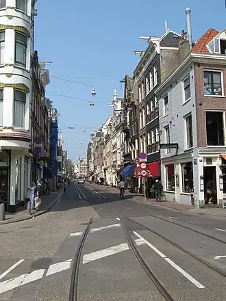 De straat gezien vanaf de Keizersgracht naar het noorden