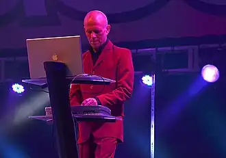 Vince Clarke tijdens een optreden met Erasure in 2011