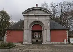 Poortgebouw, veldzijde