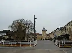 Th. Dorrenplein aan de veldzijde van de poort