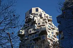 Close-up van Noordtoren na voltooiing (november 2021)