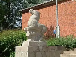 Paarden (1936) John Rädecker, ingang Van Abbemuseum, Eindhoven