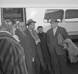Wolfgang Uhlmann (met hoed, midden) en Henk van Steenis (met hoed, rechts), 18 nov. 1960