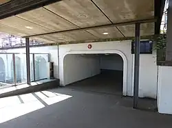 De reizigerstunnel tussen metro en S-tog